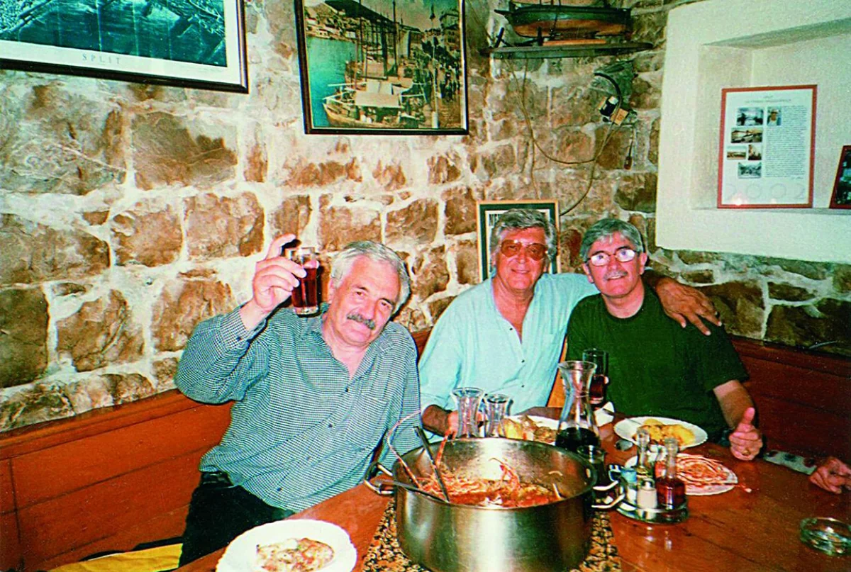 Davor Štambuk s prijateljima u konobi Fife, Split